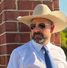 Are there steer riding schools or practice pens near Manhattan, Kansas?