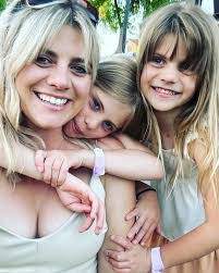 Stephanie Cary's Instagram, Twitter & Facebook