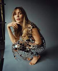 Elizabeth olsen is the philanthropist and humanitarian who is deeply concerned about the state of the world, for which she has great compassion and idealism. Elizabeth Olsen Updates On Twitter Elizabeth Olsen Photographed By Amar Daved For Elle Magazine Jan 2021