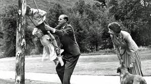 Prinz philip ist im krankenhaus. Queen Elizabeth Biografie Im Zeichen Der Disziplin Ndr De Kultur