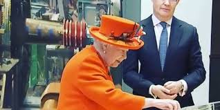 Online pdf related to slip gaji karyawan pt sim. Populer Money Ratu Elizabeth Ii Buka Lowongan Admin Medsos Milenial Hidup Dari Gaji Ke Gaji Halaman All Kompas Com