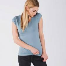 Um Sich So Anziehen Zu Konnen Wie Man Sich Fuhlt Braucht Man Zuerst Einmal Die Richtige Farbe Denn Jeder Tag Ist Anders Stimmungen Organic Shirts Tops