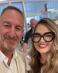 A big shout out to @blonde_ash who literally took over the network today  with four long shows and killed it! Fun fact I met Ashley pre covid at a  trunk show in