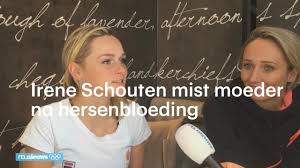 Irene schouten is a dutch athlete who excels in three different disciplines; Schaatsster Irene Schouten Mist Steun Moeder Na Hersenbloeding Youtube