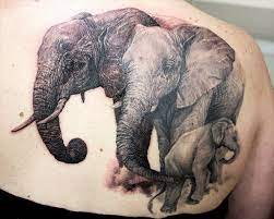 Realistic Elephant Family Tattoo On Right Back Shoulder Elephant Family Tattoo Family Tattoos Tattoos On Back