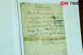 7 ) sejarah perumusan dimulai ketika ir. Biografi Sayuti Melik Orang Yang Mengetik Teks Proklamasi Indonesia