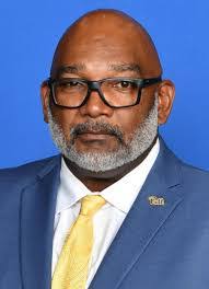 Andre Powell's Instagram, Twitter & Facebook