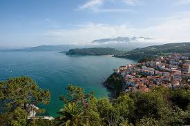 We cross the village and go up to barrio el carmen, in the upper part of town. El Mirador Mas Cinefilo Mirador De San Roque Asturias Fueradeserie Viajes Expansion Com