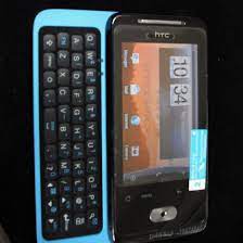 Leaked pics of the HTC Paradise and ...