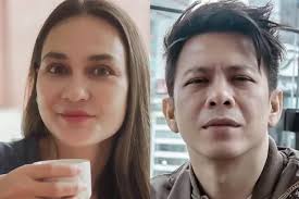 Luna Maya cuma bisa cengegesan dan nahan malu saat video dirinya dan Ariel  Noah ditonton orang lain: Masih..
