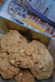 Fil Et Fouet Biscuits Avoine Chocolat Blanc Et Noix De Macadam Desserts Food Biscuits