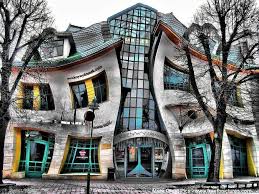 Hasil gambar untuk foto The Crooked House, Poland