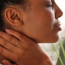 Anillo con inicial, anillo de oro con letra pequeña, anillo de alambre,  anillo con letra, anillo apilable personalizado, anillo relleno de oro,  regalo de aniversario, anillo bonito, AU27