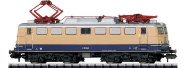 Die baureihe e 10 ist eine für die deutsche bundesbahn erstmals im jahre 1952 gebaute einheitselektrolokomotive für den schnellzugverkehr. Minitrix 16102 E Lok Br E10 Rheingold Db Dcc Sound Mhi Spur N Online Kaufen Bei Modellbau Hartle