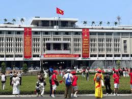 Du lịch TP.HCM “bùng nổ” dịp lễ 30/4 với doanh thu hơn 15.700 tỷ đồng - Nhịp sống kinh tế Việt Nam & Thế giới