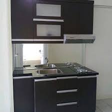 Selain itu tidak akan banyak barang yang akan menumpuk seperti alat masak dan juga sampah dapur. 4 Model Kitchen Set Minimalis Dapur Kecil Desain Terbaru 2021