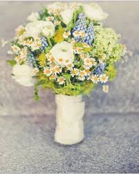 Bouquet e mazzi di fiori misti. Bouquet Di Fiori Di Campo Wedding Vintage Country Bouquet Camomilla Ranuncoli La Fiori Matrimonio Estivo Fiori Di Campo Per Matrimonio Matrimonio Con Fiori