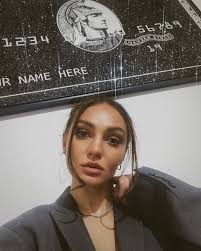 The most iconic cup in history, the Anthora, was designed by Leslie Buck of  the Sherri Cup Company in 1963 to appeal to Greek-owned coffee shops in New  York City, and features