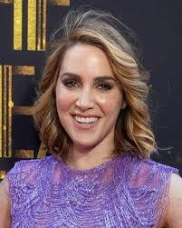 Sara Chase's Instagram, Twitter & Facebook