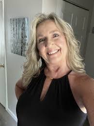 Donna Lenz's Instagram, Twitter & Facebook