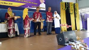 Hari rabu ari tu,persamaan dgn 2 nov 2011,sklh sya ada buat hari anugerah cemerlang. Wordless Wednesday 503 Hari Anugerah Cemerlang 2018 Mia Liana