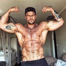 Alan Ritchson Physique - Flexing