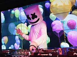 Utamanya dalam dunia persilatan konten atau pun bisnis, di mana terjadi hubungan kerja bareng antara dua pihak untuk membuat lebih efektif dan efisien. Kocak Marshmello Juga Ikutan Tren Masuk Pak Eko
