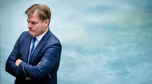 Neem contact op met pieter! Dagblad010 Tientallen Mensen Aan De Wandel Om Pieter Omtzigt Te Steunen