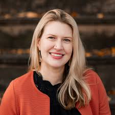 Sara Morrow's Instagram, Twitter & Facebook