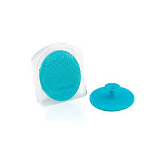 The dermafrida skinsoother bath brush from fridababy exfoliates your baby's skin, helping to prevent eczema and cradle cap with its soothing bristles. Dermafrida The Skinsoother Baby Bath Silicone Brush By Fridababy Baby Essential For Dry Skin Cradle Cap And Eczema 1 Pack In Dubai Uae Whizz Washcloths Wash Gloves
