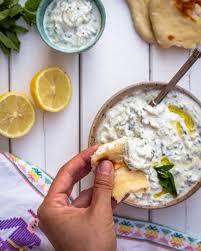 Tzatziki Sauce Au Concombre Et Yaourt La Recette De Ma Famille Free The Pickle Recette En 2020 Recette Recettes De Cuisine Cuisine
