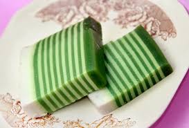 Campur gula pasir dengan sedikit santan, aduk sampai gula larut. Intip Lezatnya Kue Balapis Kue Lapis Khas Manado