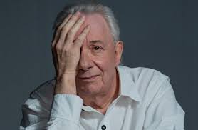 Marco Nanini estreia temporada popular da peça 'Traidor', na Caixa Cultural  RJ