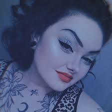 Amanda Vantreeck's Instagram, Twitter & Facebook