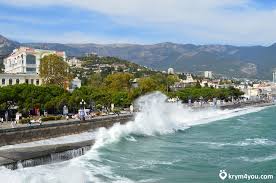 Ялта — город на берегу черного моря, главный крымский курорт и порт. Dostoprimechatelnosti Yalty Krym