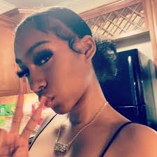 Is this the big little feelings course for potty training? Which one is  better? Big little feelings or oh crap? I am losing it with my daughter  here 😭