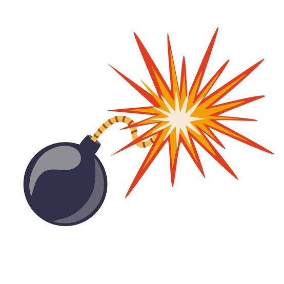 explosion. dynamite de dessin animé ou explosion de bombe, feu. nuages de boom et élément de fumée. détonation explosive dangereuse, explosion d'une bombe atomique. illustration vectorielle de dessin à la main. 13137509