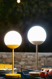 34 idees pour eclairer le jardin le balcon ou la terrasse lampe exterieur eclairage exterieur bocal lanternes