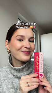 Am ende seht ihr den unterschied 🤯👄 love it! @essence cosmetics what the  fake plumping lip filler #lipfiller #essencelipplumper #vollelippen