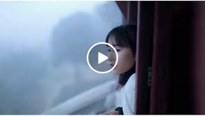 冰霜后下起了云雾 轻纱缭绕 一整天都不会散 那些经历了霜雾的白菜格外清甜 照旧砍了些做成辣白菜 辣白菜是延边朝鲜族的传统食物 在当地也是各家有各家的做法 在我这儿 大冷天里切上几块腊肉就着辣白菜咕嘟咕嘟一锅炖了 酸酸辣辣的伴着肉香 就能温暖整个冬
