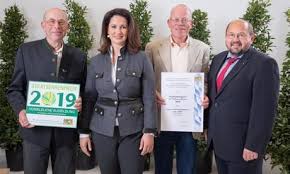 Nicht ohne grund ist das telefonbuch die nummer 1, wenn es um telefonnummern und adressen geht. Staatsehrenpreis Fur Ausbildung Bei Paar Landkreis Regensburg Nachrichten Mittelbayerische