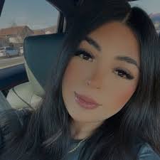 Vanessa Vasquez (@ohhNessaLove)