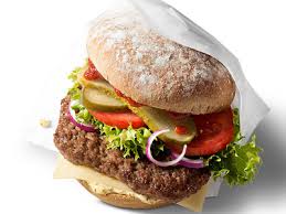 A mcdonald's hamburger contains gluten and wheat. Der Erste Mcdonald S Burger Mit 100 Prozent Bio Rindfleisch