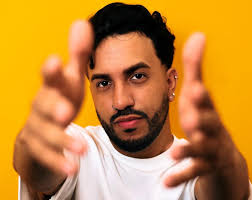 John Junior: De la farmacia a la música