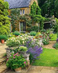 Fabulosa Combinacao De Plantas E Charmosa Paisagem Jardins Coton Manor Em Coton Condado De Northampto Cottage Garden Design Beautiful Gardens Cottage Garden