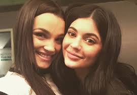 I have the kirk jennr hair cut and i have trouble getting the front of the hair like the way you did it in the video. Does Kris Jenner Have Siblings Meet Her Sister And Niece Natalie