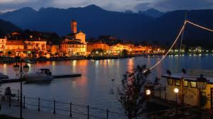 Il lago maggiore è uno dei più bei laghi italiani che ha incantato grandi artisti italiani e stranieri che ritenuto il più esteso dei laghi prealpini, da cui il nome maggiore, è di origine glaciale e le sue. Lake Maggiore Camping La Pineta