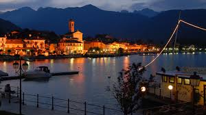 Il lago maggiore è uno dei più bei laghi italiani che ha incantato grandi artisti italiani e stranieri che ritenuto il più esteso dei laghi prealpini, da cui il nome maggiore, è di origine glaciale e le sue. Lake Maggiore Camping La Pineta