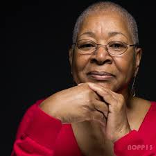 Dodie Simmons's Instagram, Twitter & Facebook