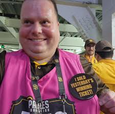 What are Aidan Hutchinson and Jared Goff saying to Myles Garrett? 😅